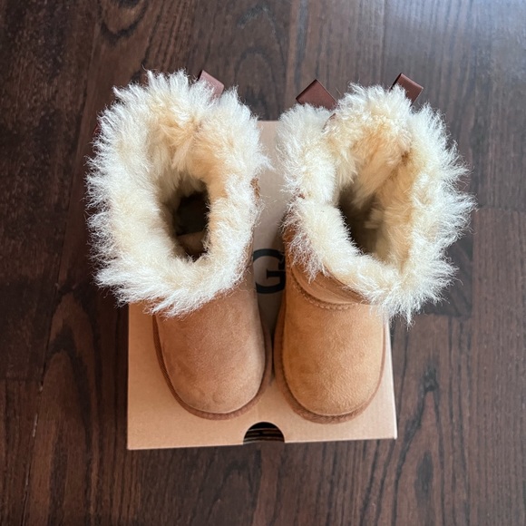 Ugg Toddler Kids T Bailey Bow II Ugg Color Chestnut Brown Suede Size 8 - Picture 7 of 8